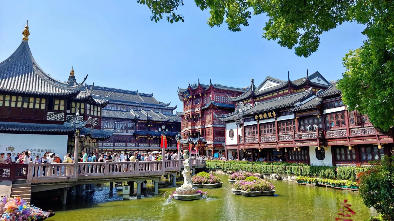 Traditional Huxinting Teahouse in Yu Garden Old Shanghai .jpg