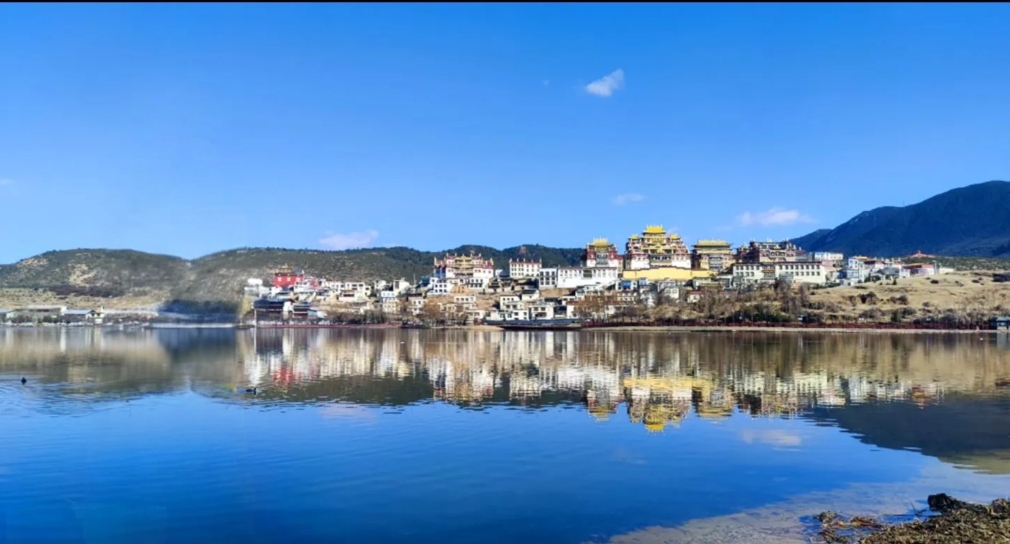 1760863670792156.jpg shangrila-lamuyangcuo-lake-temple-view-yunnan-china.jpg